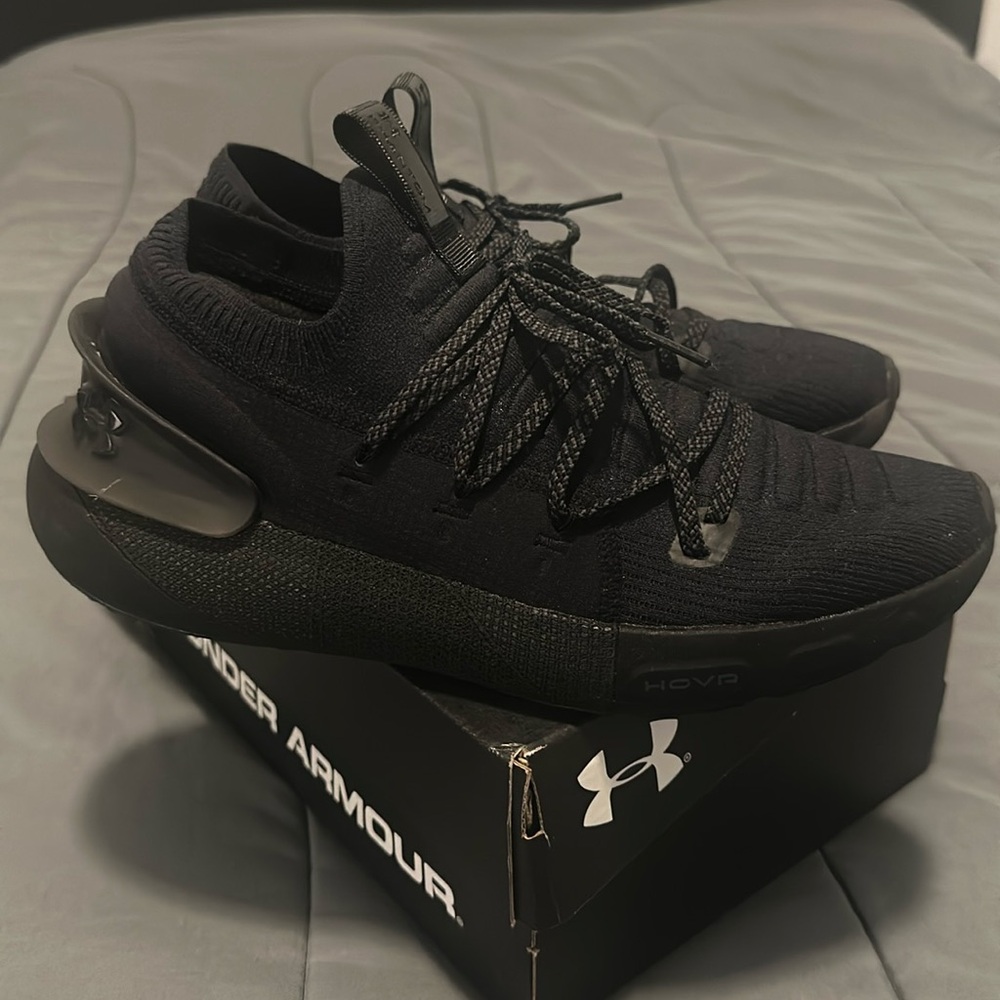 Under Armour Hovr Phantom Sneaker sz 9.5